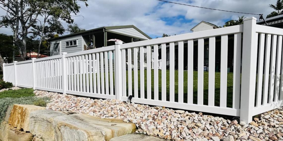 Vinyyliaita ja moderni puutarha.